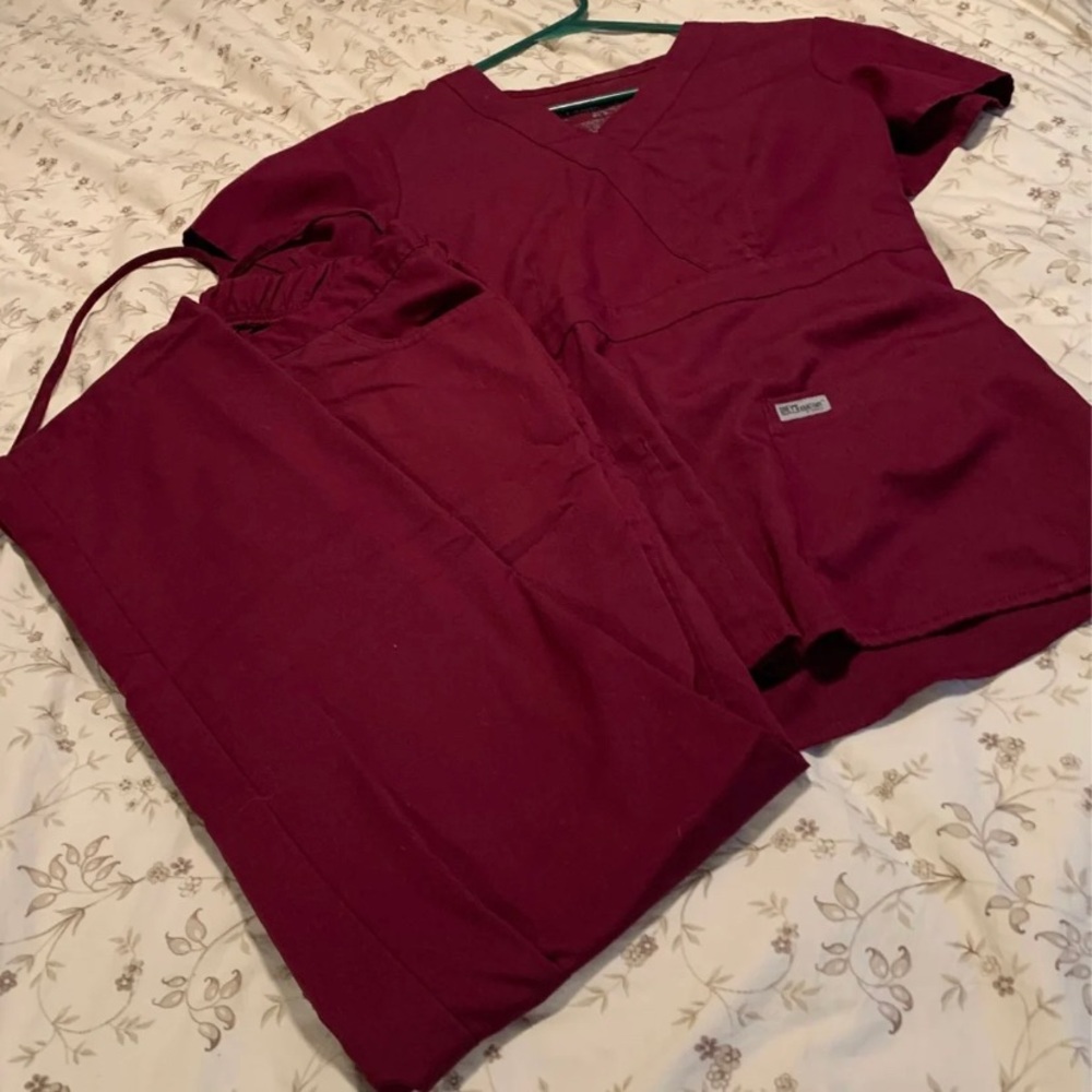 Greys anatomy scrub set medium.